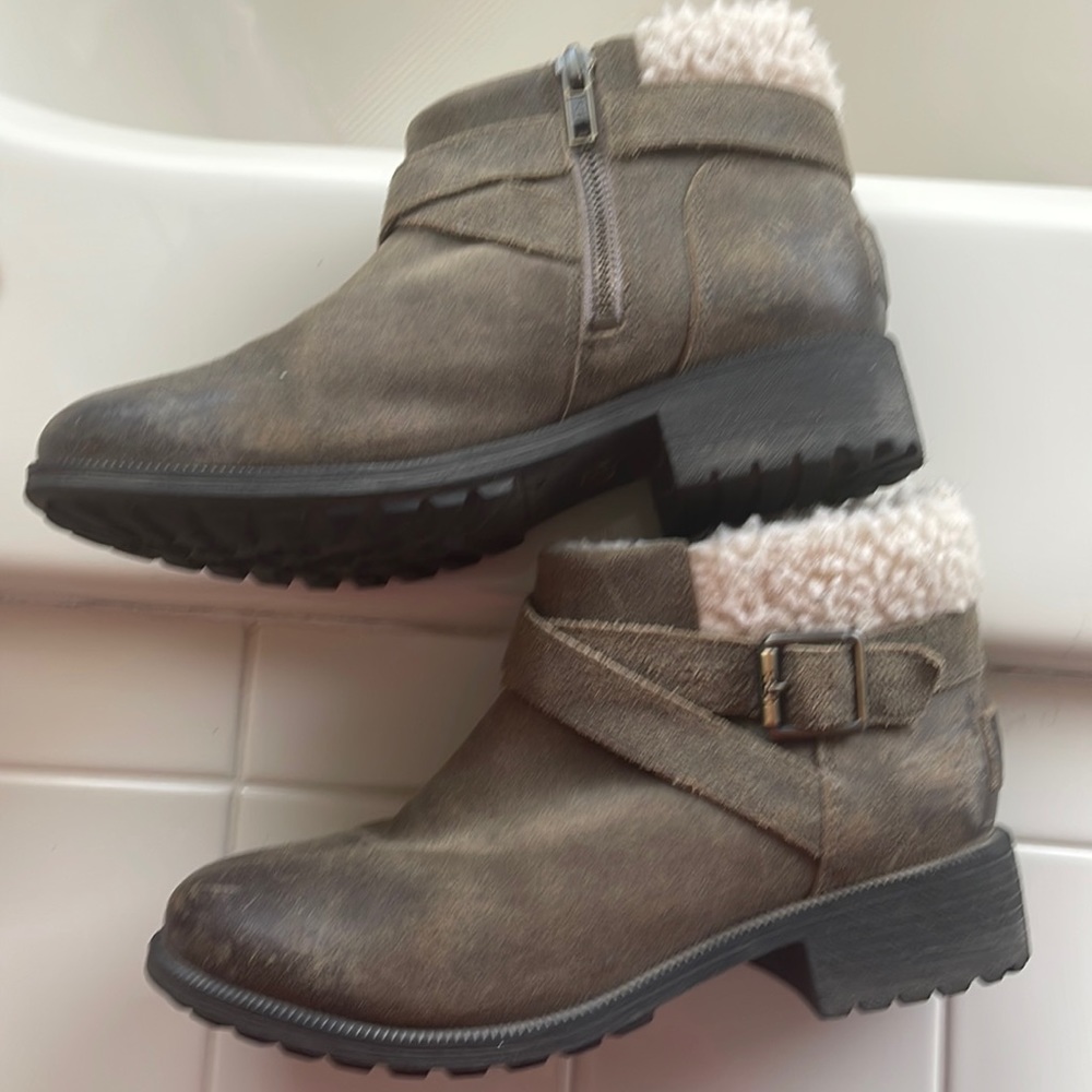 Ugg Womens boots